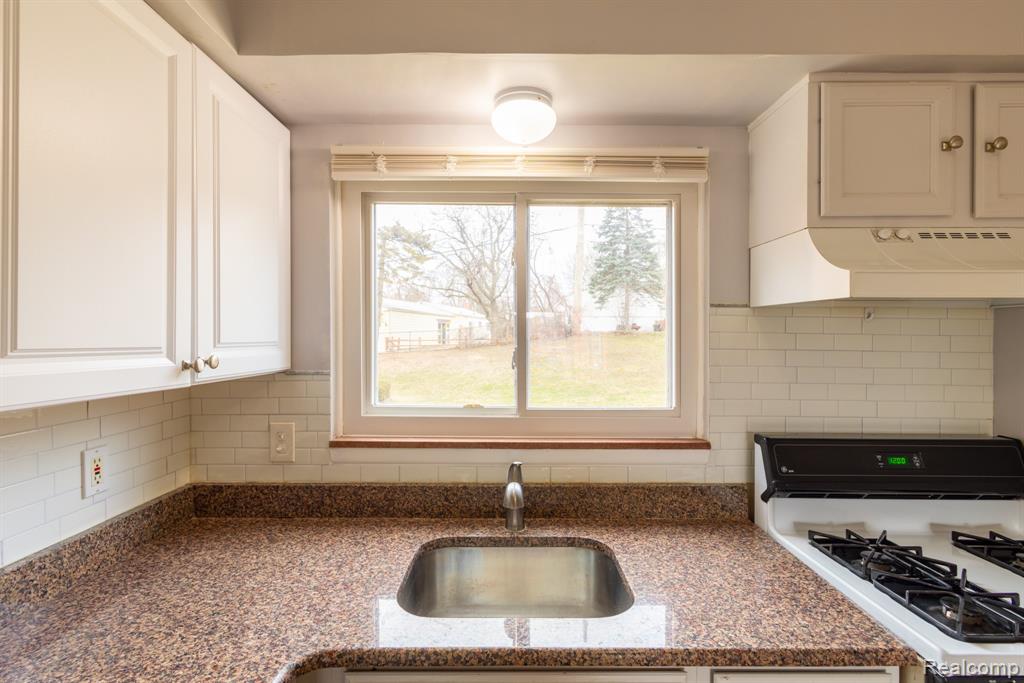 495 Miller Avenue Property Photo 9