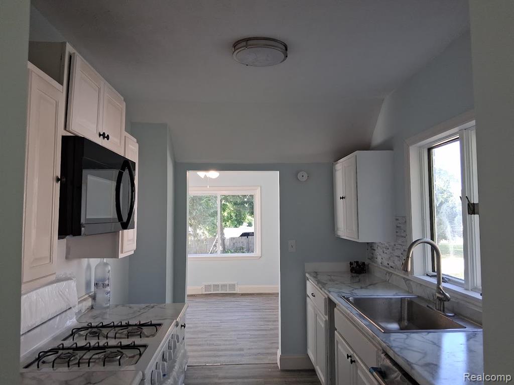 1292 Howard Street Property Photo 9