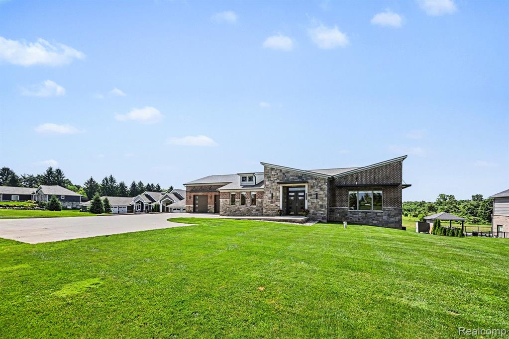 2943 Sleeth Road Property Photo 4