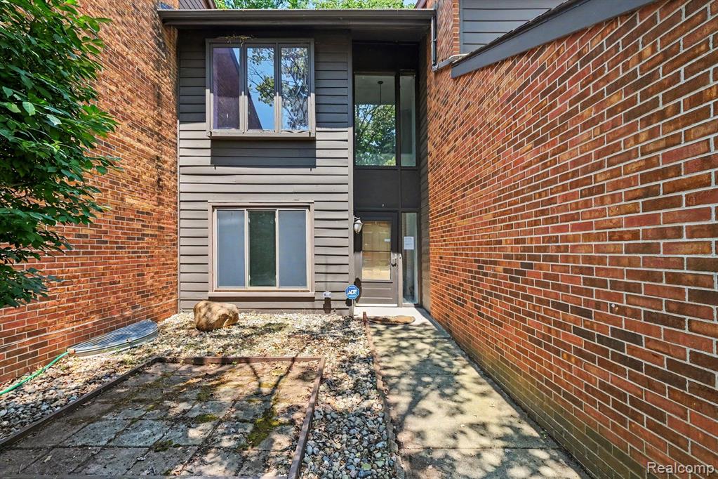 2056 Walden Court Property Photo 1