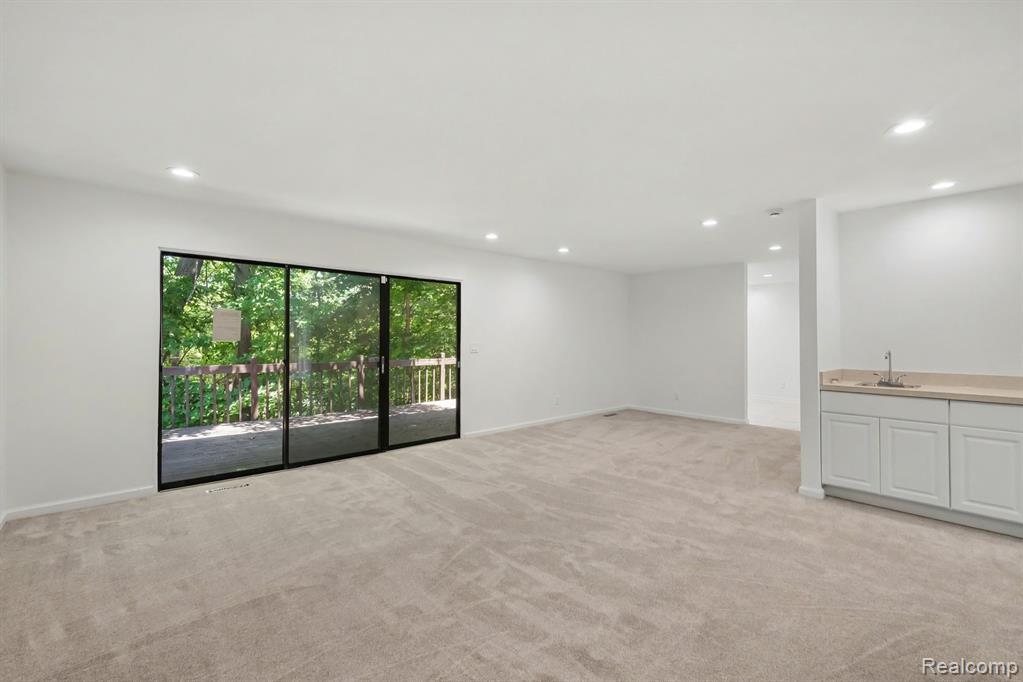 2056 Walden Court Property Photo 4