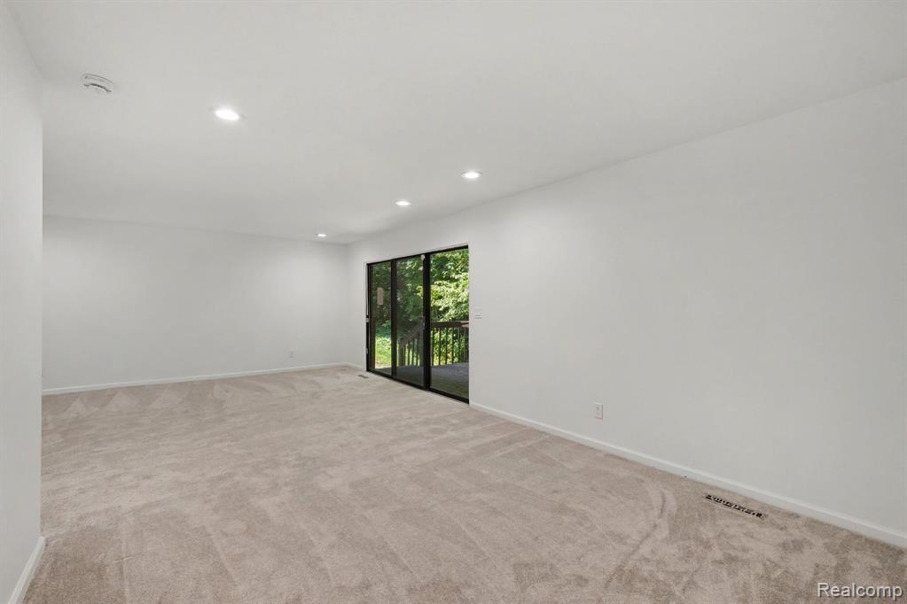 2056 Walden Court Property Photo 6