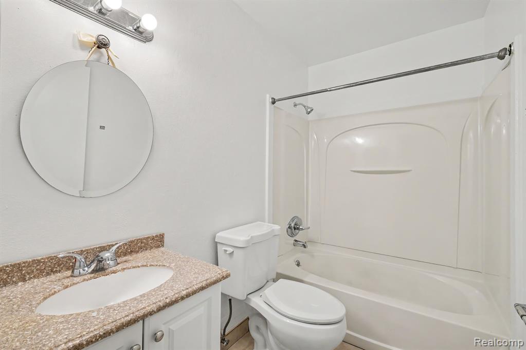 2056 Walden Court Property Photo 12