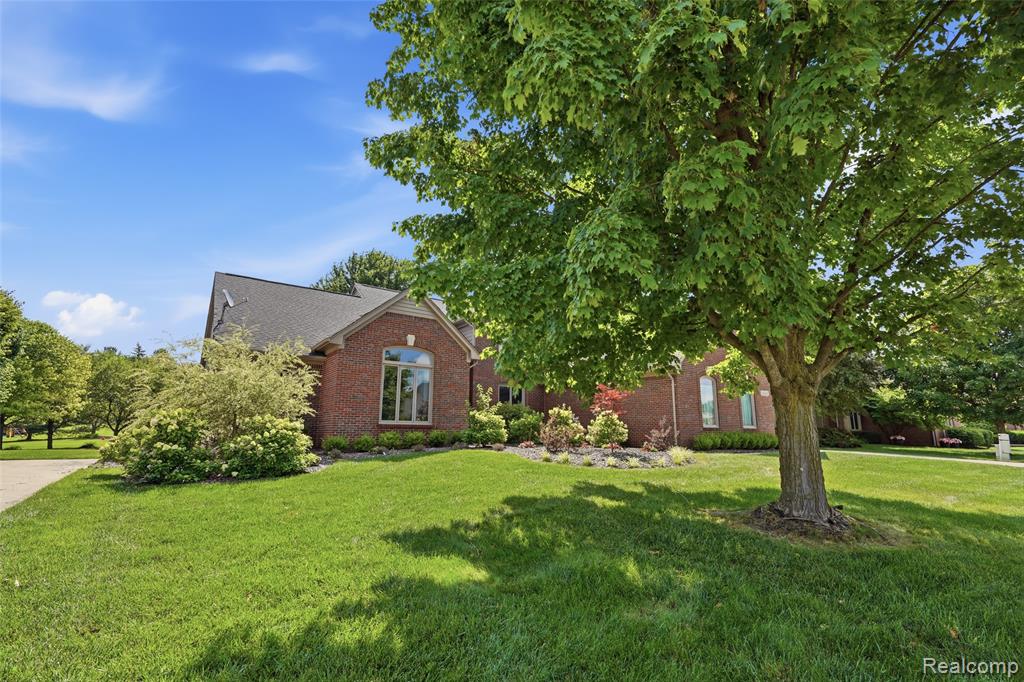 54856 Whitby Way Property Photo 3