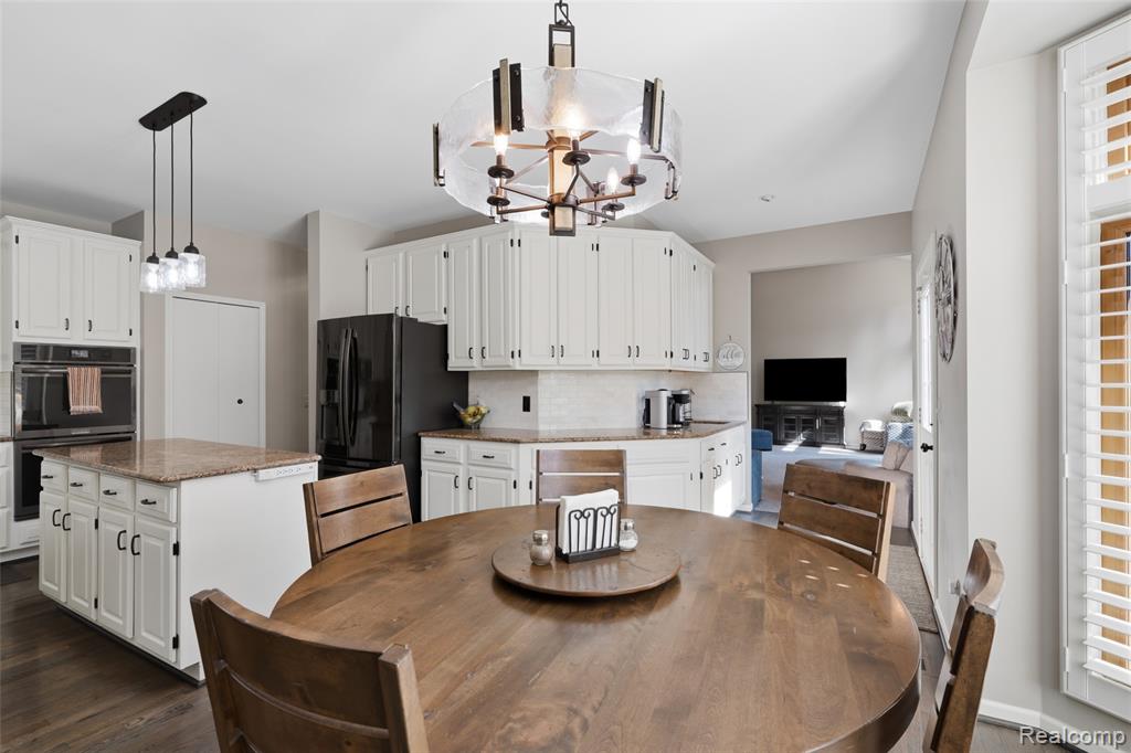 54856 Whitby Way Property Photo 14