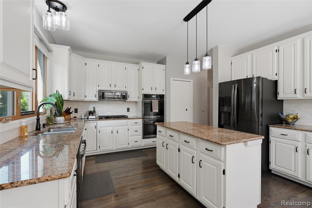 54856 Whitby Way Property Photo 15