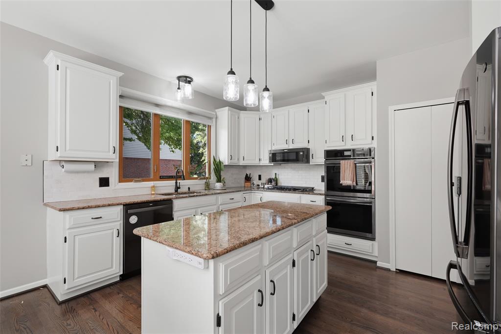 54856 Whitby Way Property Photo 17