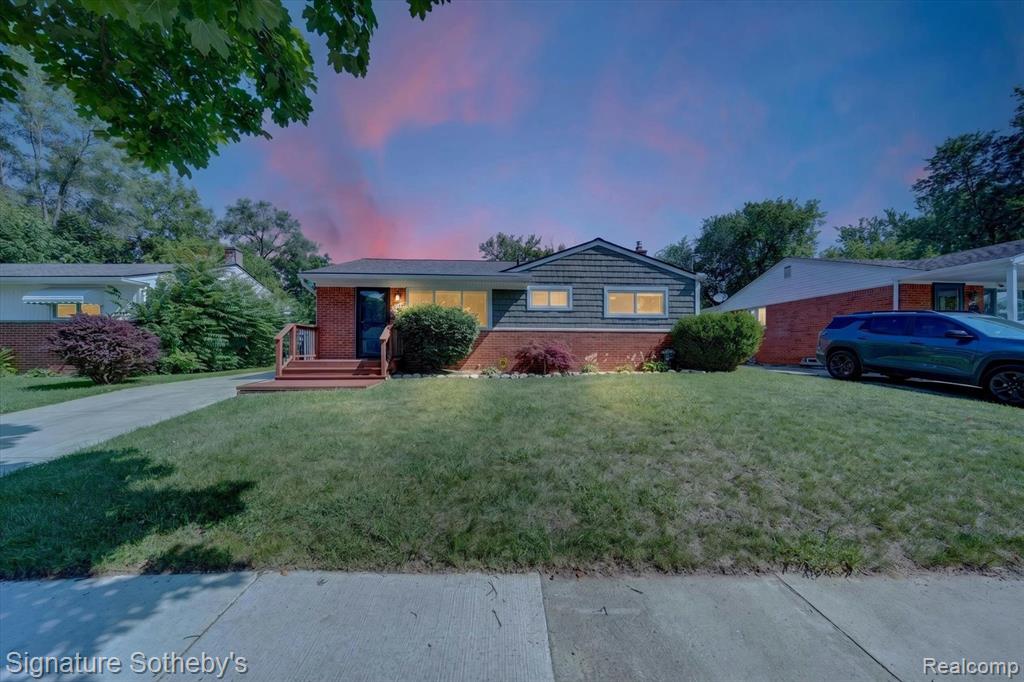 300 W Yale Avenue Property Photo 1