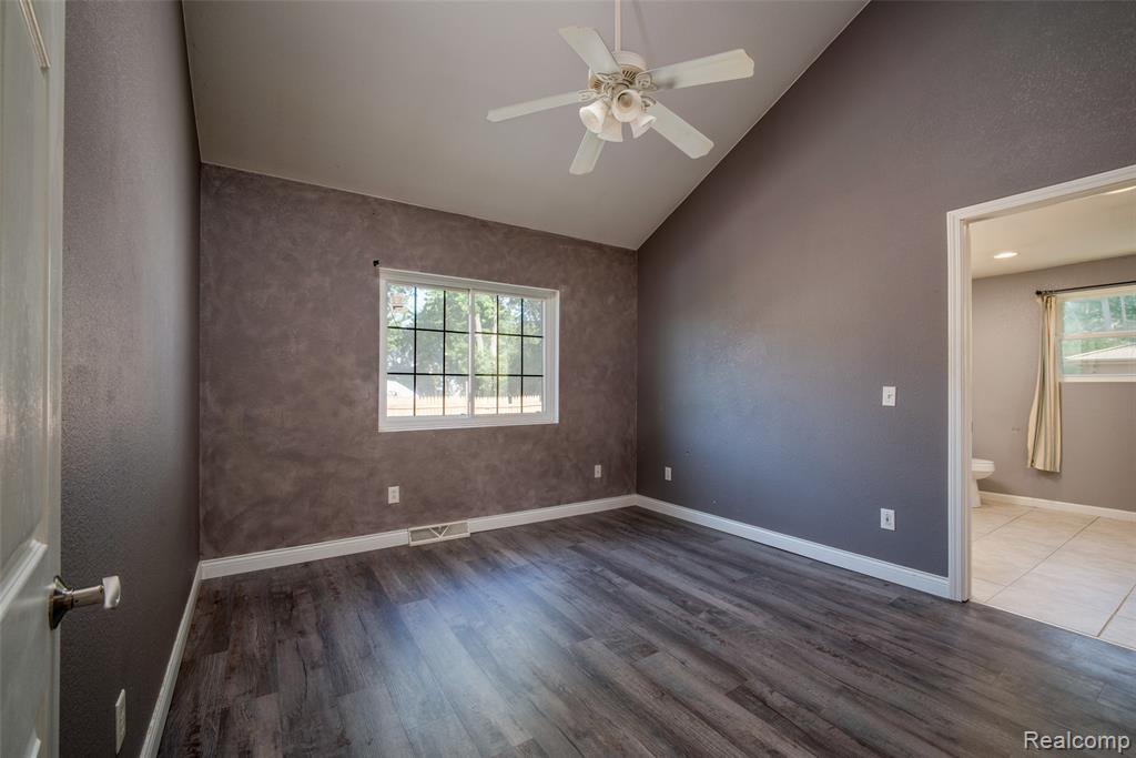 354 W Erie Road Property Photo 9