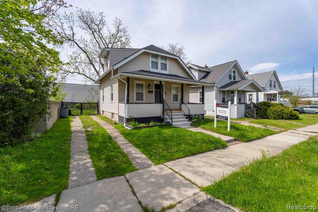 988 E Troy Street Property Photo 1