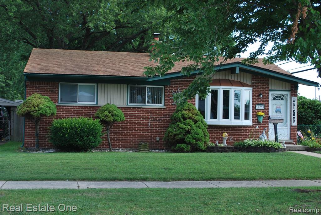 32759 Birchwood Street Property Photo 4