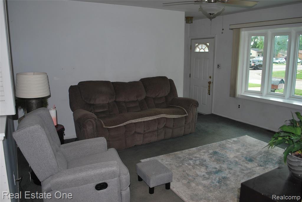 32759 Birchwood Street Property Photo 8