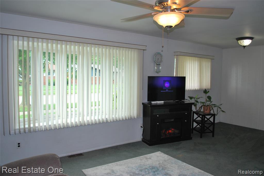 32759 Birchwood Street Property Photo 9