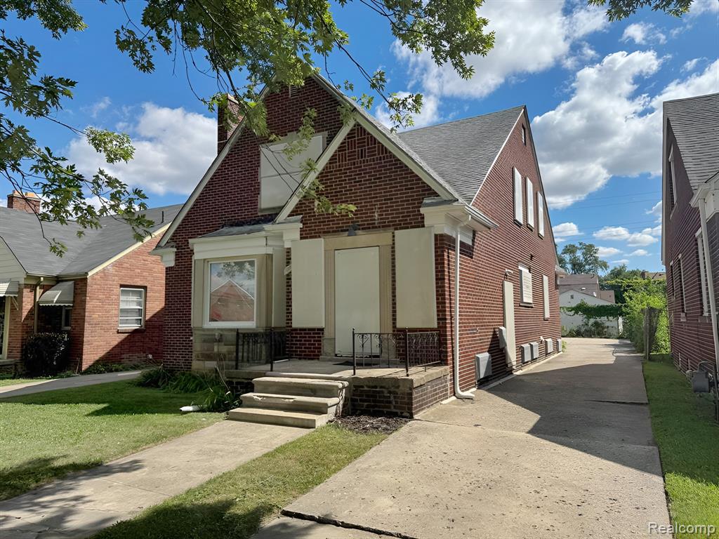 18700 Whitcomb Street Property Photo 1