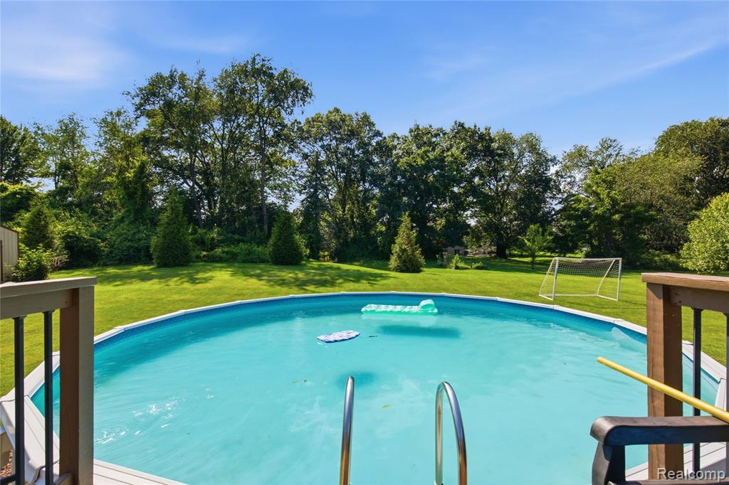 1817 Deer View Court Property Photo 4