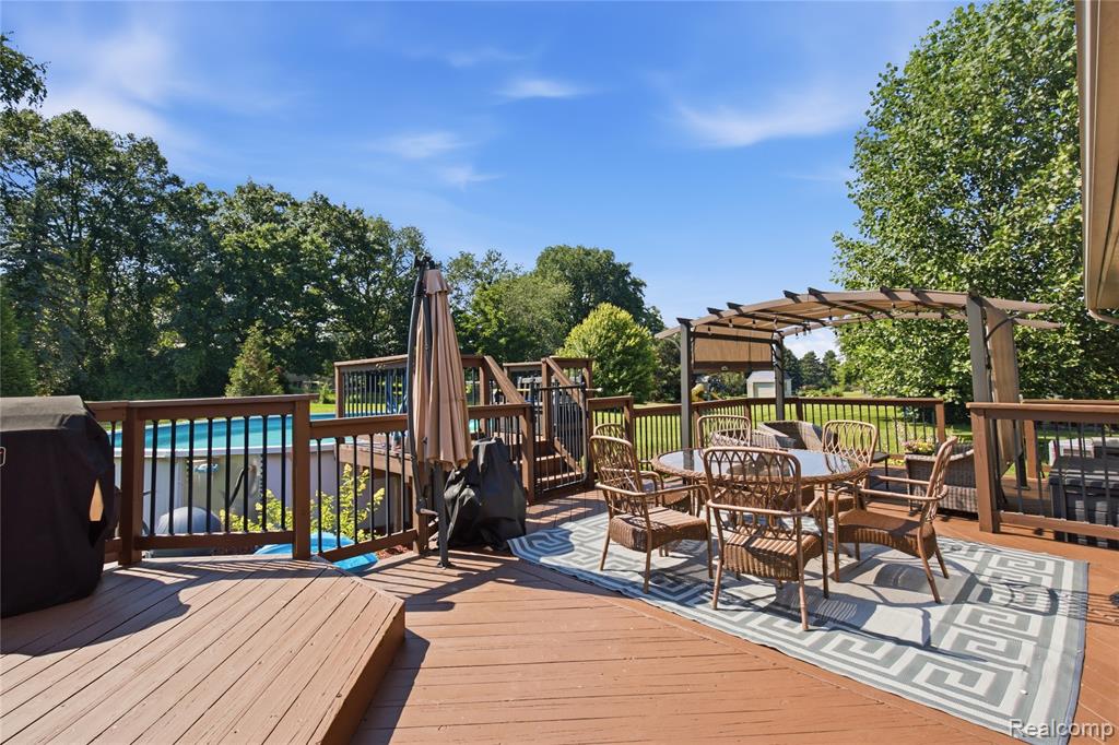 1817 Deer View Court Property Photo 5