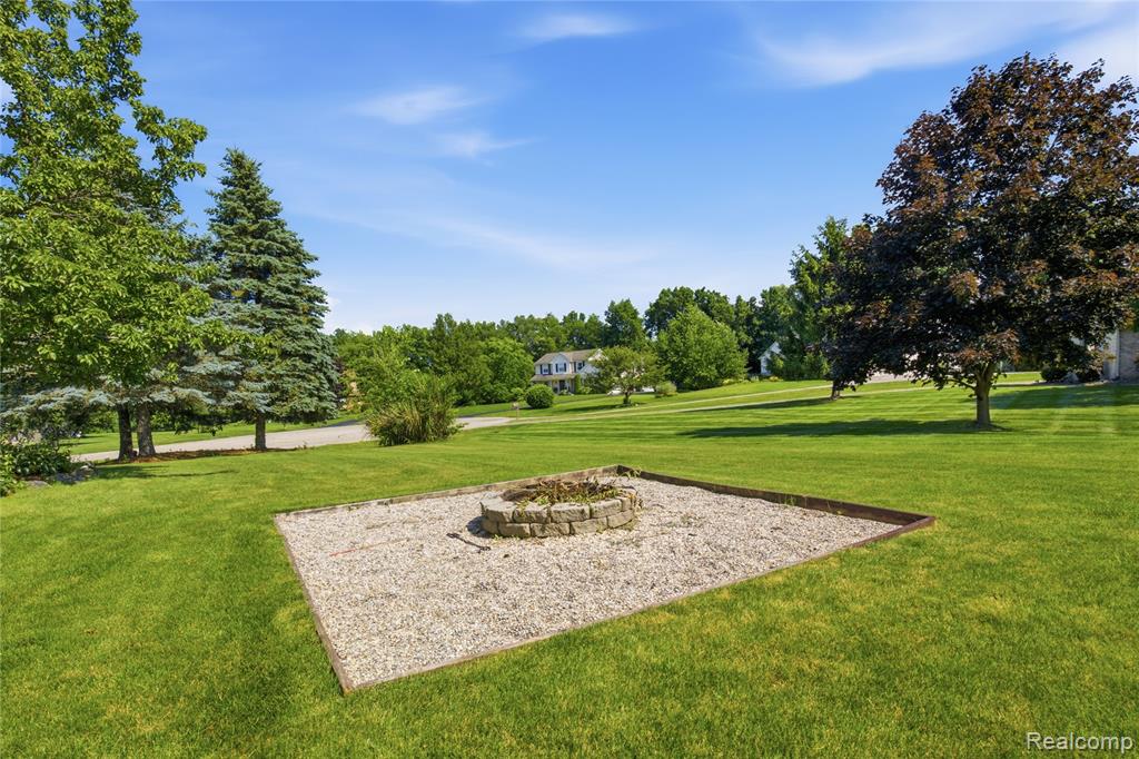 1817 Deer View Court Property Photo 9