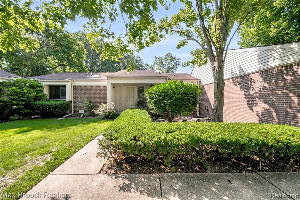 5229 Simpson Lake Road