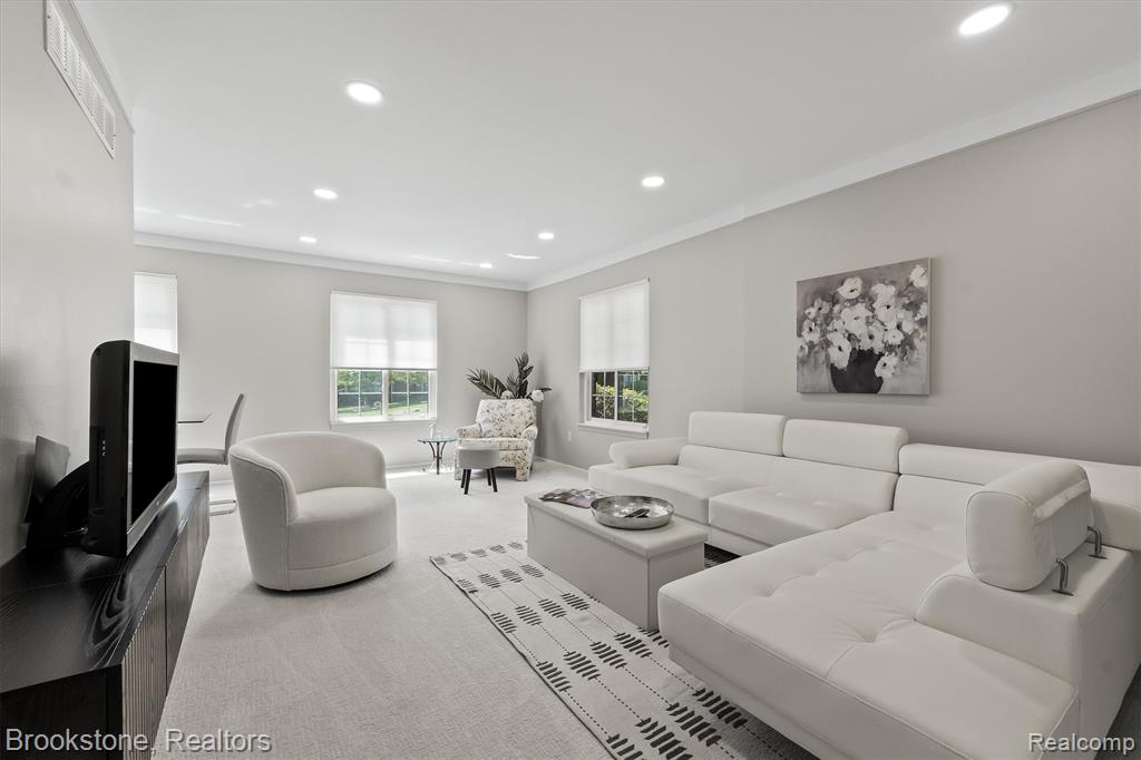 775 E Fox Hills Drive Property Photo 15