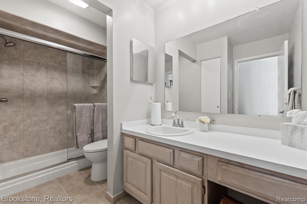 775 E Fox Hills Drive Property Photo 17