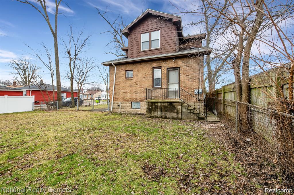 39 E Brockton Avenue Property Photo 8