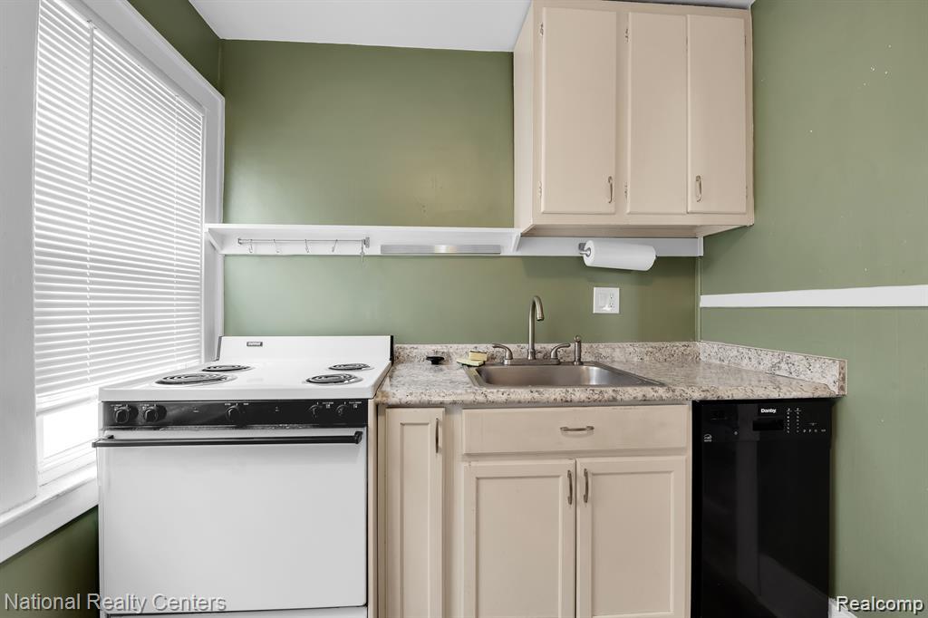 39 E Brockton Avenue Property Photo 14