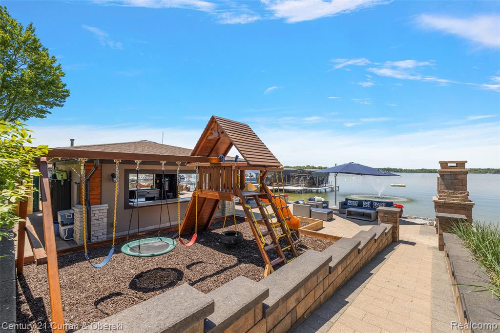 1345 E Lake Drive Property Photo 18