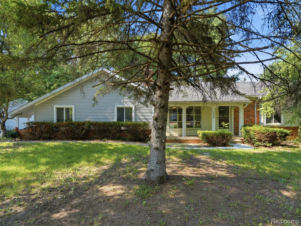 2435 E M 36 Property Photo 1
