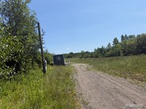 3199 S Elms Road Property Photo 4