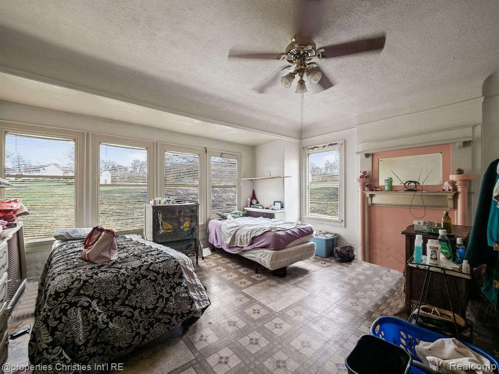 485 E Grand Boulevard Property Photo 17