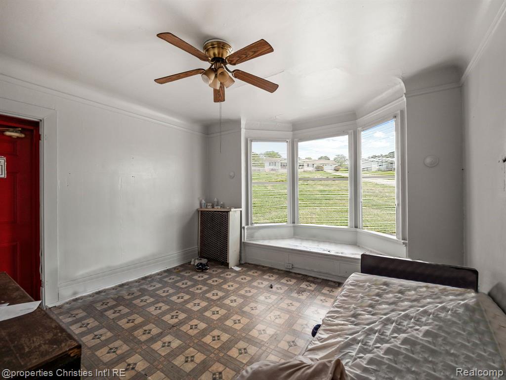 485 E Grand Boulevard Property Photo 21