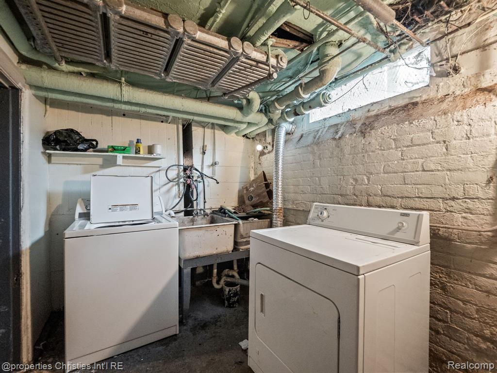 485 E Grand Boulevard Property Photo 23