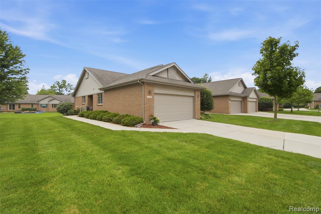 2223 Fairway Circle Property Photo 2