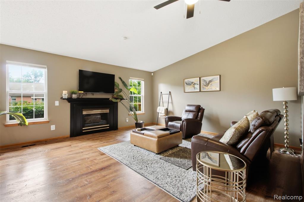 2223 Fairway Circle Property Photo 4