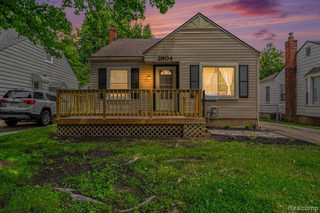 2904 Crooks Road Property Photo 1