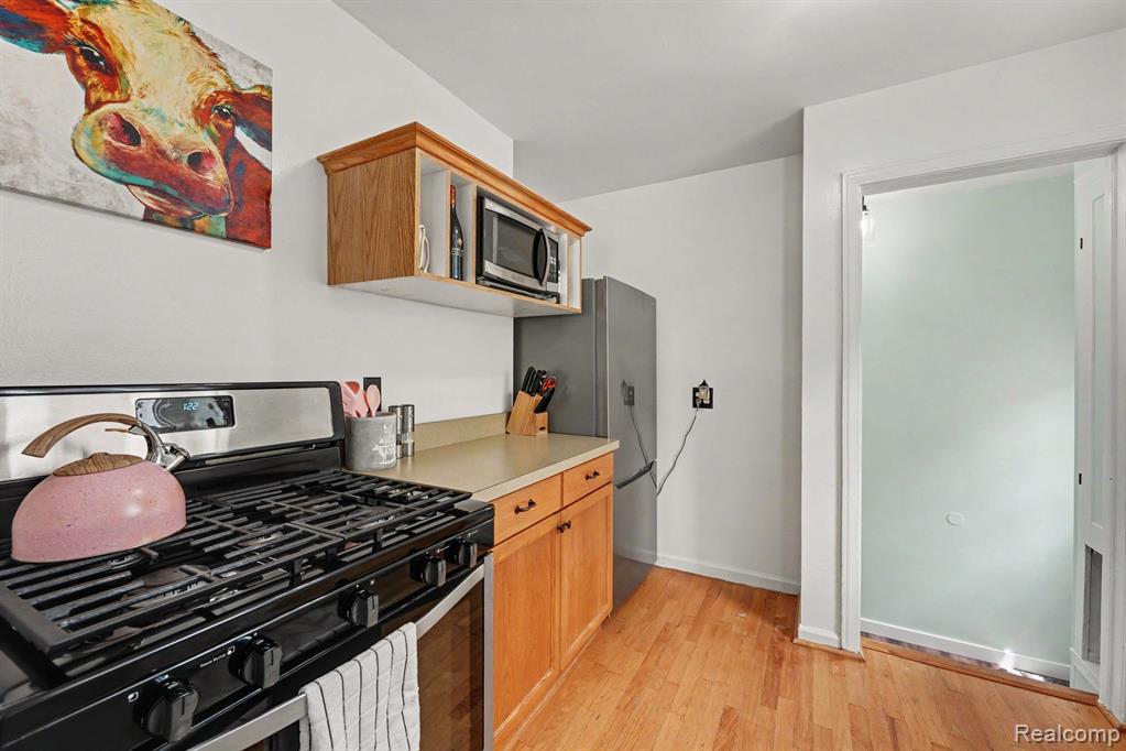 2904 Crooks Road Property Photo 6
