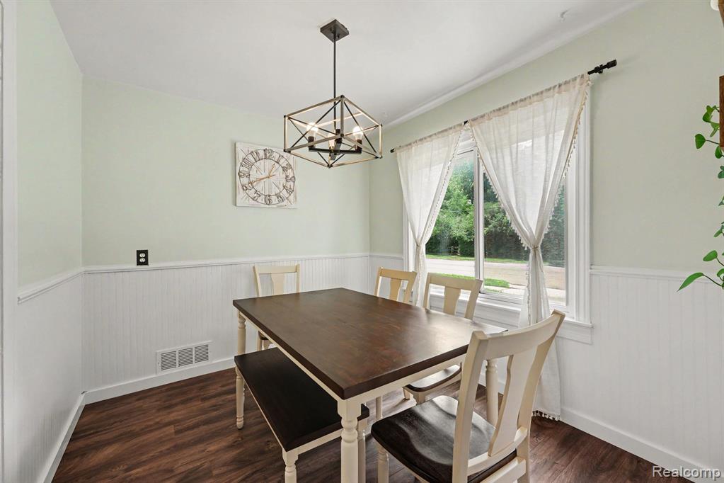 2904 Crooks Road Property Photo 8