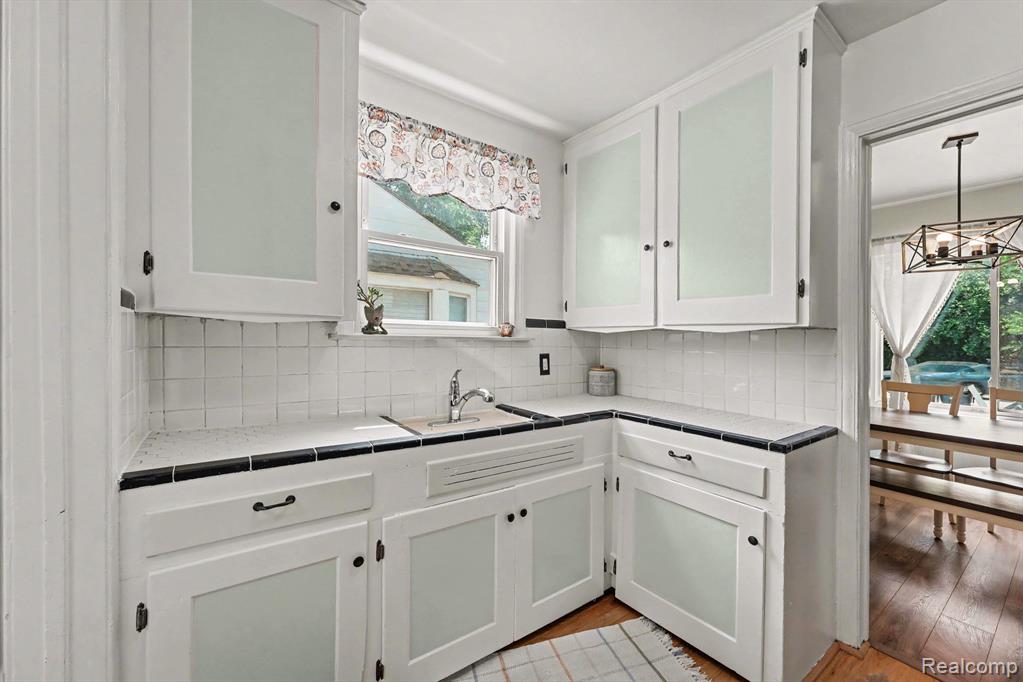 2904 Crooks Road Property Photo 10