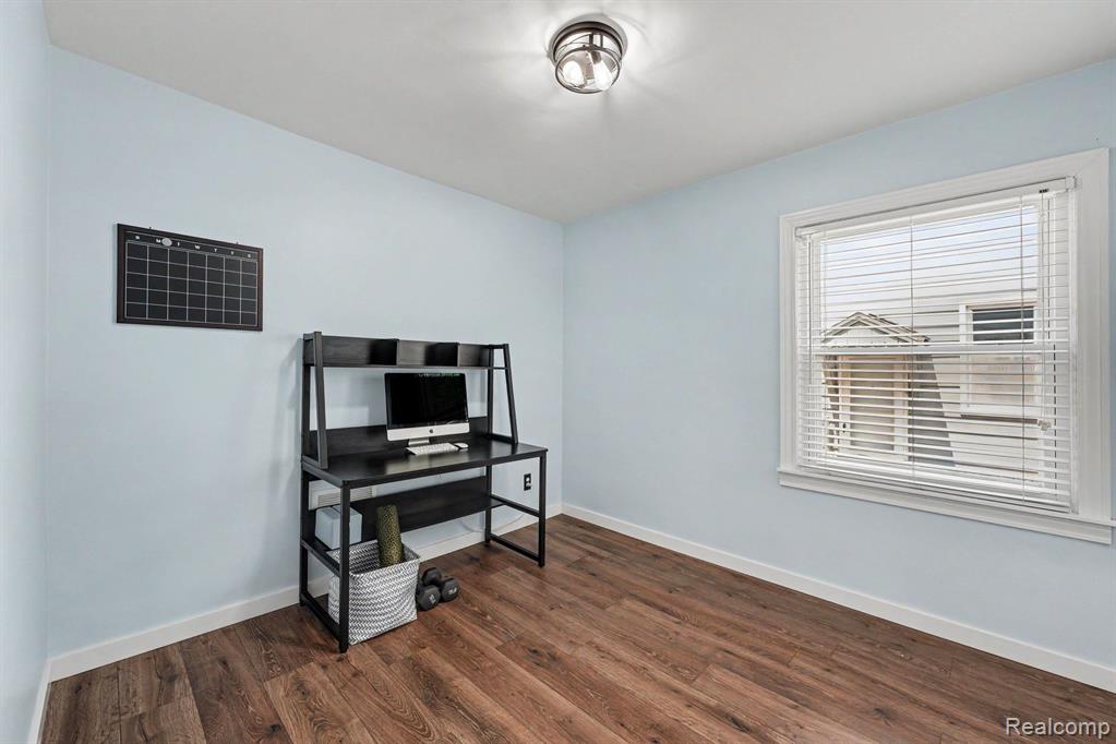 2904 Crooks Road Property Photo 14