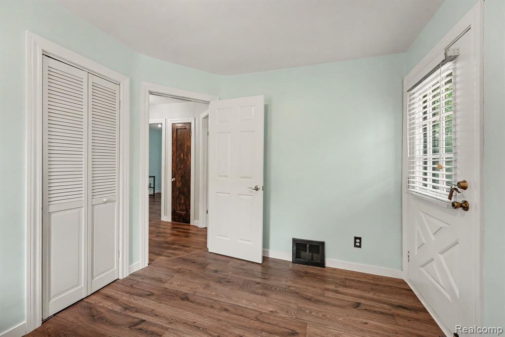 2904 Crooks Road Property Photo 15