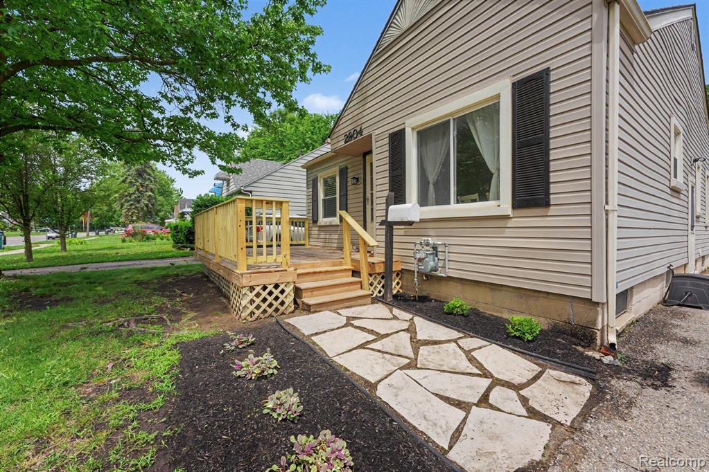 2904 Crooks Road Property Photo 24