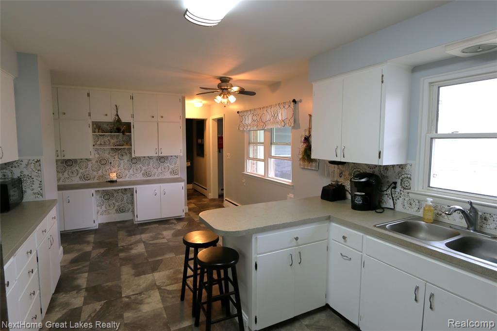 5595 Noreen Drive Property Photo 3