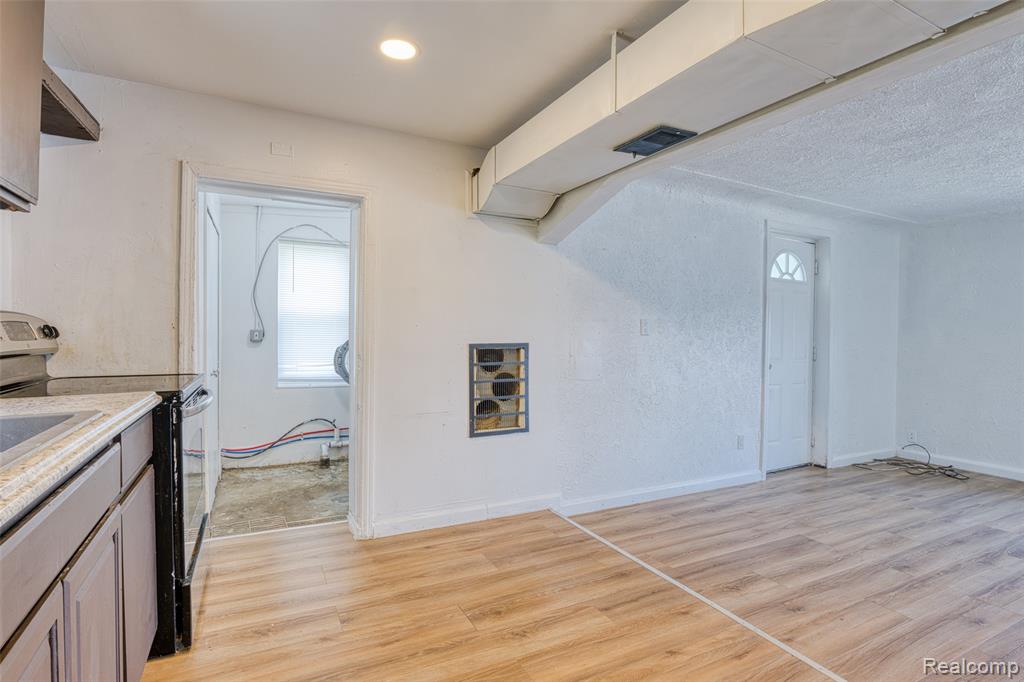 95 N Hulbert Street Property Photo 9