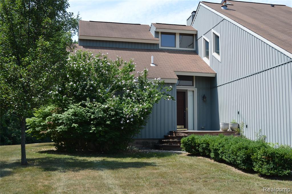 10055 Walnut Hill Drive Property Photo 3