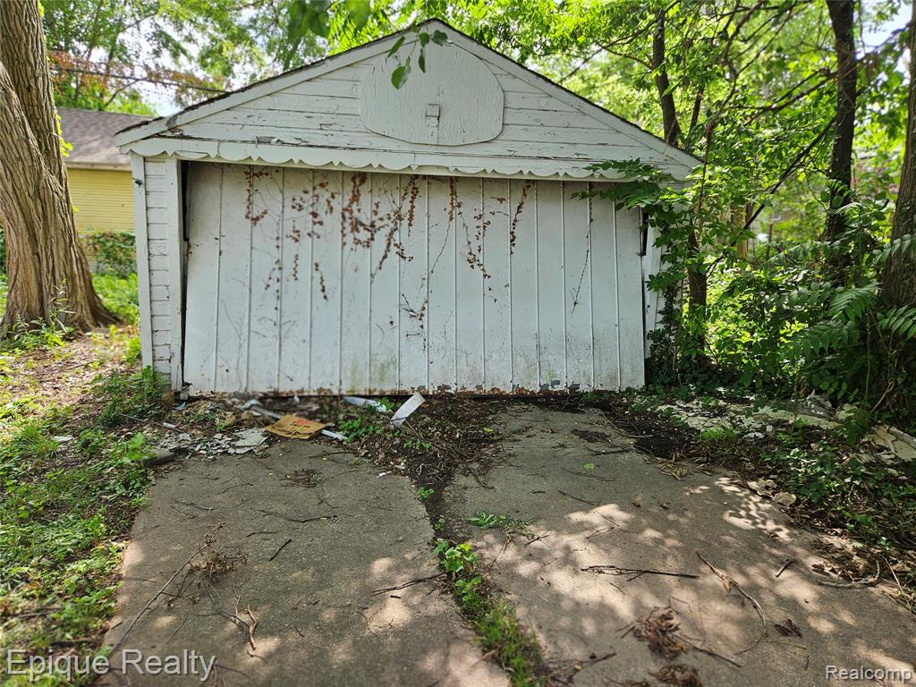 4645 Chatsworth Street Property Photo 3