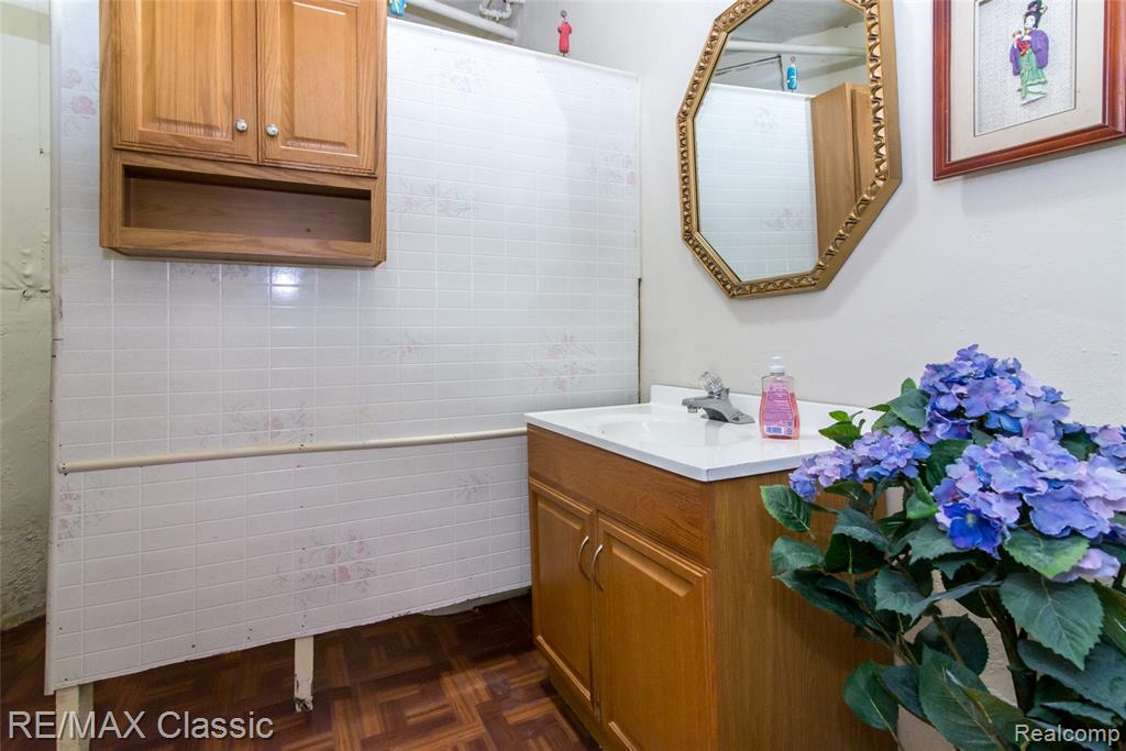 8400 Vanderbilt Vanderbilt St Street Property Photo 7