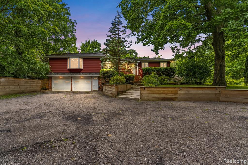 7313 River Road Property Photo 1