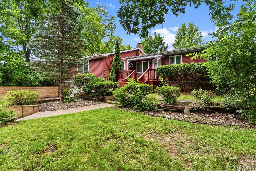 7313 River Road Property Photo 2