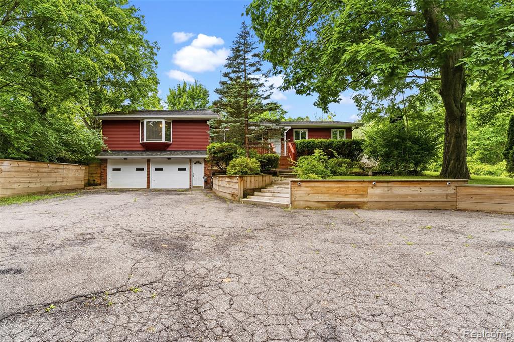 7313 River Road Property Photo 4