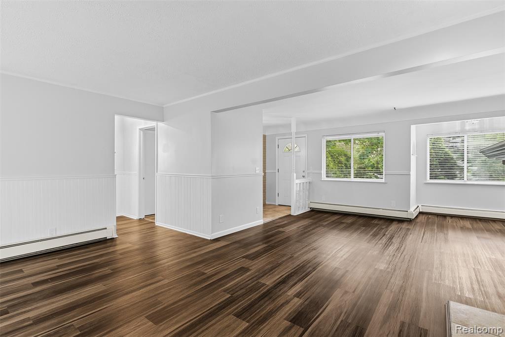 7313 River Road Property Photo 10